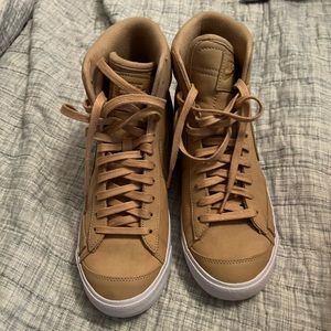 Size 10 Nike blazers. Coral color. Worn once. No flaws.